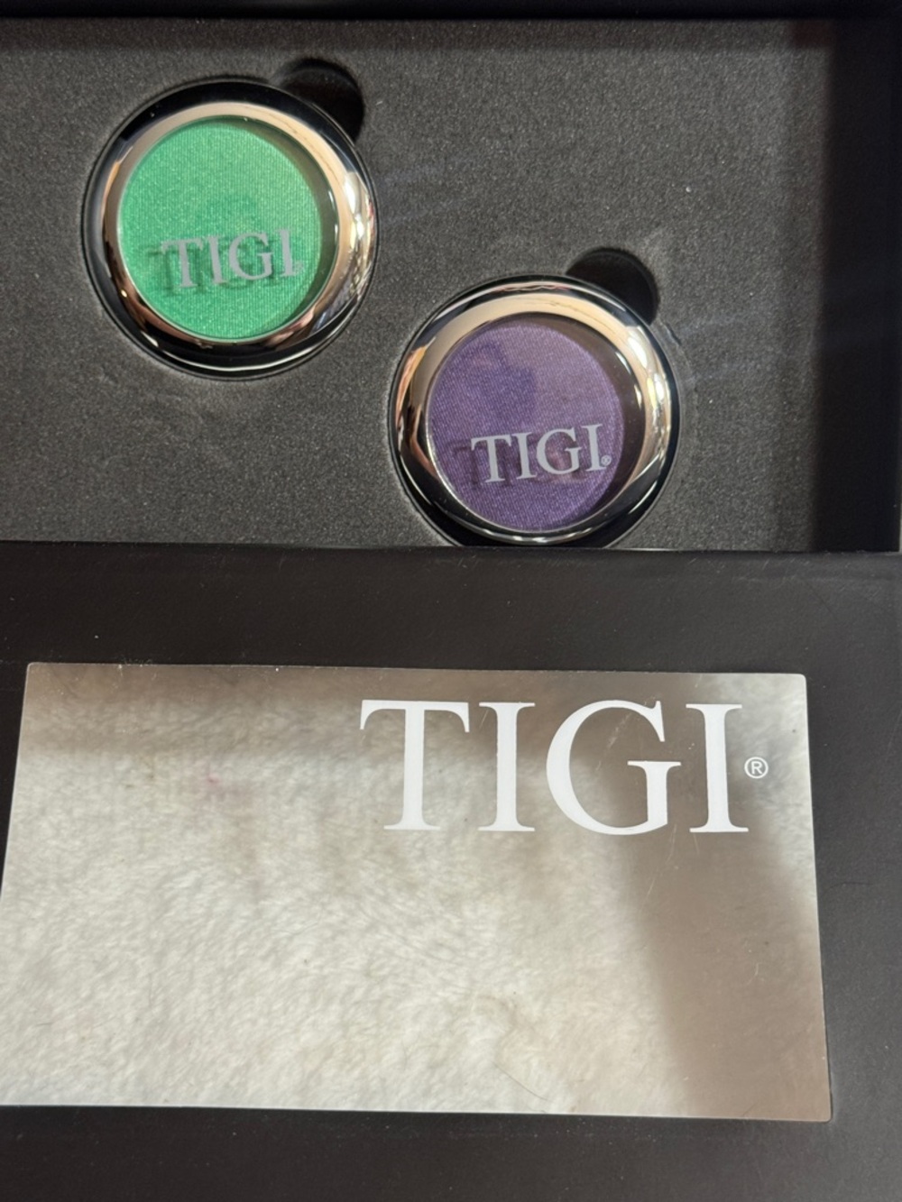 TIGI Vibrant Green & Royal Purple Eyeshadow Duo - Picture 2 of 3